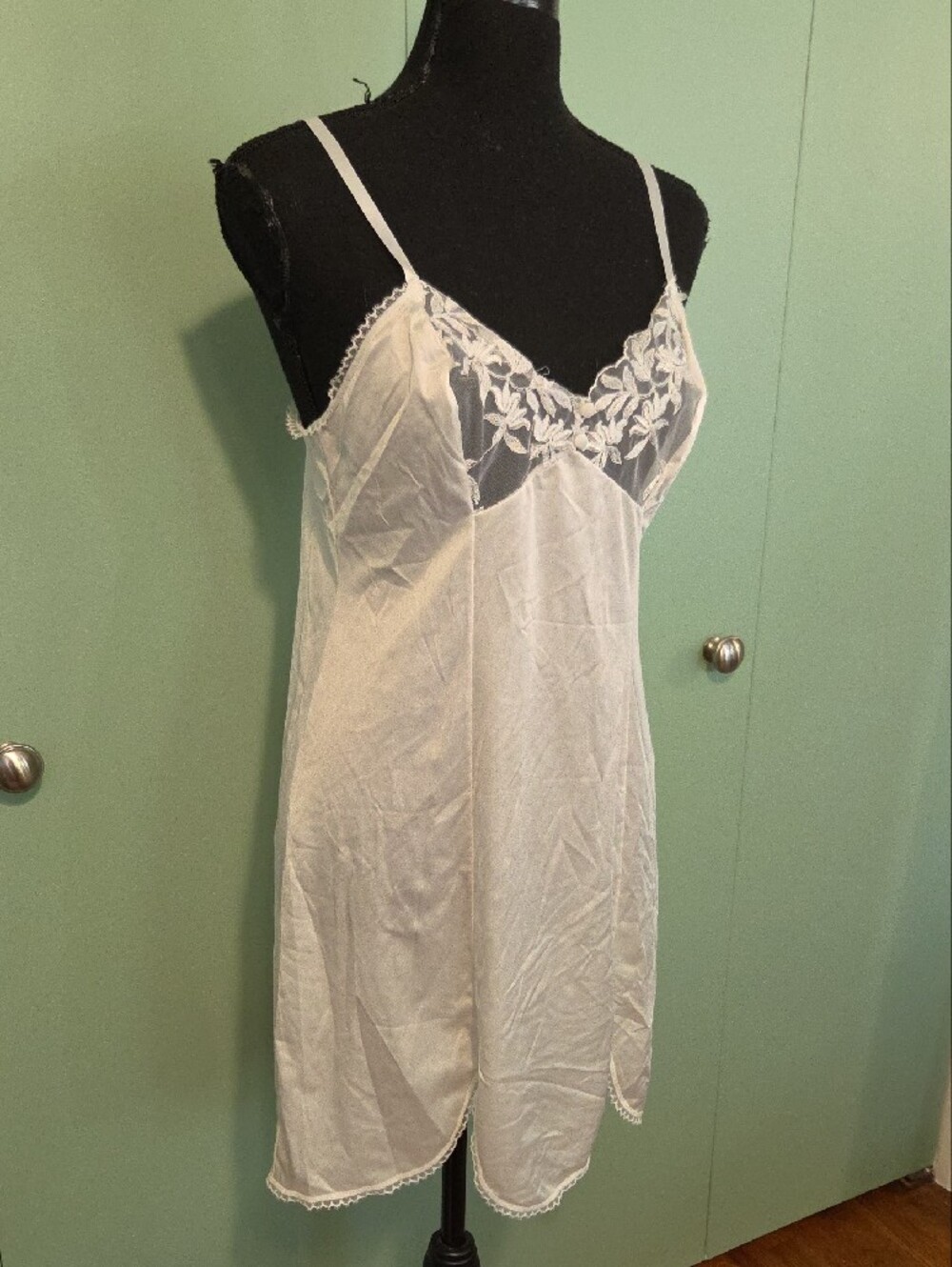 Vintage Vanity Fair White Lace-Trim Slip Size 34 Bust - Picture 2 of 5